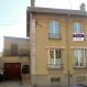 Maison individuelle Vente 3 chambres à Jarny - 115 000 € REF 3870 : Maison de ville avec possibilité locaux professionnels aménageables en habitation de 135m² sur 3.45ares.
Hall d'entrée desservant une cuisine équipée, une salle à manger, un salon, un wc, un coin bureau.
A l'étage : une salle de bains (baignoire, lavabo, bidet, wc) , 3 chambres.
Un grenier aménageable.
Une grande pièce pouvant être aménagée en habitation ou en appartement supplémentaire.
Un grand garage pouvant convenir a activités professionnelles.
Une cave, chaufferie, buanderie, jardin.
DV PVC ou bois. Chauffage central fuel.
Ce bien à retenu votre attention, pour un simple renseignement ou une visite (possible même le samedi sur rv) contactez ROGER 03.82.20.83.73. à LA CENTRALE IMMOBILIÈRE JARNY / PIENNES.