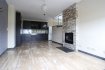 Maison mitoyenne Vente 4 chambres à Hobscheid - Prix sur demande Affaire à saisir !!
Belle maison mitoyenne entièrement rénovée à l'intérieur d'une surface habitable d'environ 130 m2 sur un terrain de 3,15 ares.
Le bien dispose au rez-de-chaussée d'un hall d'entrée,d'un garage pour 1 voiture et d'une grande buanderie.
Au premier étage, vous découvrirez un grand living, une cuisine équipée, deux chambres à coucher, dont une, avec salle de douche et d'une belle salle de bains.
Le deuxième étage dispose de deux chambres à coucher, d'un grand hall (possibilité de mettre un bureau), et d'une salle de douche.
Disponibilité : immédiate.
Rénové complètement : nouvelle Dalle en béton, fenêtre, chauffage, toiture, cuisine.... reste à faire le jardin et la façade....)
Deutsche Version :
Es handelt sich hier um ein renoviertes und saniertes Wohnhaus mit Garten und Garage in Hobscheid.
Das Wohnhaus verfügt über Garten.
Die Raumeinteilung ist wie folgt :
Kellergeschoss : Flur, Technikraum, Garage für ein Auto.
Erdgeschoss : Wohnzimmer, neue Einbauküche, Flur, Badezimmer sowie 2 Schlafzimmer (davon verfügt ein Schlafzimmer ein zusätzliches Badezimmer).
Obergeschoss : Flur, 2 Schlafzimmer, 1 Badezimmer.
Das Haus wurde komplett im Innenbereich erneuert. Die einzigen Arbeiten die noch zu erledigen sind die Fassade sowie der Garten.
Haben wir Ihr Interesse geweckt ? Für einen unverbindlichen Besichtigungstermin stehen wir Ihnen nach vorheriger Terminabsprache gerne zur Verfügung.