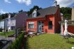 Maison Vente 3 chambres à Eisenbach - 559 000 € A vendre magnifique maison de 150 m2 habitable sur son terrain de 4,67 ares à Eisenbach, près du Parc Hosingen. Idéalement situé grâce à sa proximité avec la route du nord, ce village profite d'une situation privilégiée en plaine nature et au calme.
Construite au fond d'une impasse afin de garantir calme et discrétion, cette maison se caractérise par des finitions de haute standing.
Sa surface est très bien répartie dans son ensemble, et offre beaucoup d'espace.
Au rez-de-chaussée, ce bien dispose d'un grand living avec feu ouvert, d'une belle cuisine entièrement équipée, le living et la cuisine ont un accès sur la terrasse.
Au premier étage vous découvrirez trois chambres à coucher dont une avec dressing (20,71, 20,28 et 16,70 m2), une salle de bain/douche et d'un hall de nuit.
Au sous-sol, garage pour 2 voitures, buanderie avec douche et w.c, local technique et une cave.
Une belle terrasse de 45 m2, un terrain entièrement clôturé , un abri de jardin, volets électriques, chauffage au sol et une citerne d'eau pluvial s'ajoute à ce bel ensemble.
Deutsche Version :
In einer ruhigen Straße in Eisenbach (nahe Park Hosingen) empfängt sie hier ein top gepflegtes und modernes Einfamilienhaus in moderner Bauweise.
Hochwertige Materialien spiegeln dies sowohl im Äußern als auch im Inneren wieder.
Im EG befindet sich ein Wohn-/Esszimmer, vollausgestattete Küche, Gäste-WC, Büro oder schlaffzimmer von 8,05 qm,
Im OG befinden sich 3 Schlafzimmer (20,71, 20,28 und 16,70 qm), Badezimmer.
Im UG Doppelgarage, Keller, Waschraum, Heizungskeller.
Das große Grundstück bietet eine schöne grosse neue Terrasse (45 qm) sowie ein schön neuangelegtes Gartenhaus.
Neugierig ?