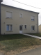 Maison mitoyenne Location à Pagny-lès-Goin - 880 € Maison mitoyenne d'un côté comprenant : une entrée, un spacieux salon-séjour donnant sur terrasse, une cuisine ouverte équipée et intégrée,
A l'étage : 2 chambres, une salle de bains, un wc
Au 2ème : 1 suite parentale avec dressing
Garage 1 voiture avec porte électrique.
Chauf ind Gaz