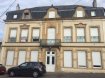 Appartement Location 2 chambres à Corny-sur-Moselle - 620 € CORNY SUR MSOELLE, METZ SUD, Prox A31 et Zone actisud JOUY AUX ARCHES
Dans immeuble de caractère, au calme LUMINEUX F3 en parfait état, comprenant : une entrée avec placard, un salon-séjour spacieux, une cuisine ouverte équipée et intégrée, deux chambres avec vue sur jardin, une salle de bains, un wc séparé.
Chauffage individuel gaz
LIBRE
Loyer : 620 €
Charges : 80 € (entretien chaudière, avance sur eau, entretien et électricité des communs)
Honoraires : 1 mois de loyer hors charges comprenant : la rédaction de bail, les visites, l'état des lieux d'entrée