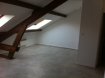 Appartement Location 1 chambre à Rombas - 390 € ROMBAS : coquet F2 mansardé dans immeuble calme, cuisine ouverte sur salon, une chambre, salle de douche.