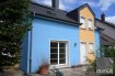 Maison Vente 3 chambres à Noerdange - 675 000 € Bungalow à vendre, situé dans un petit lotissement de 5 maisons à Noerdange.Cette maison jumelée par le garage construite en l‘an 2000, présente des atouts intéressants:Surface du terrain 7,86 ares, exposé plein sud, grande terrasse plein pied avec le rez-de-chaussée, construction de qualité, situation tranquille à l‘intérieur d‘un rond-point privé au bord de la CR 106.Au sous-sol: nouvelle chaudière, caves, salle de douche, buanderie, cave à vin, entièrement carrelé.Au rez-de-chaussée: Hall, WC sép.avec fenêtre, bureau, living-salle à manger, cuisine équipée, garage deux voitures avec accès au jardin, mezzanine.Au 1er étage: 3 grandes chambres dont une avec débarras et balcon, salle de bain avec baignoire, douche, double lavabo.Suite à une longue période de non-occupation, cette maison demande quelques travaux de finition, le jardin est à réorganiser.L‘entrée de maison est neuve, la peinture de l‘intérieur refaite, le jardin nettoyé.Disponibilité immédiateRef agence :103300