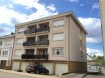 Appartement Vente 2 chambres à Pétange - 333 000 € *** RESERVE ***
Dans une petite Résidence, très bel APPARTEMENT lumineux au 1er étage avec ascenseur et garage fermé, comprenant:
- hall d'entrée avec parlophone
- cuisine équipée fermée avec accès balcon
- living-sàm avec accès balcon
- 2 chàc
- salle de bains avec WC, lavabo et fenêtre
- WC séparé
au sous-sol: cave-buanderie privée, grand garage fermé avec eau et électricité.
L'appartement se trouve dans un excellent état, dans une rue très tranquille, mais à proximité des commerces. Arrêt de bus au fond de la rue.