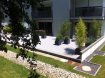 Appartement Vente 2 chambres à Strassen - 595 000 € Très beau appartement bien agencé dans une résidence soignée de 8 unités construite en 2010.
le bien se compose comme suit: hall d'entrée avec armoire/penderie, un espace de vie de 32 m2 comprenant un séjour, salle à manger et cuisine équipée ouverte le tout donnant sur une très belle terrasse privative exposée sud-ouest de 95 m2 arborée et donnant sur un beau jardin sans vis à vis.
wc séparé, 2 chambres à coucher dont une avec vue et accès vers terrasse.
salle de bain avec douche à l'italienne et baignoire.
le bien est complété par 1 emplacement intérieur, 1 cave privative de 6,26 m2.
possibilité de louer un 2ème emplacement soit intérieur ou extérieur.
visite des lieux, contactez Mme Jenai au 621216818.