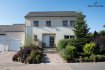 Maison Vente 5 chambres à Troisvierges - 429 000 € Maison moderne située dans une cité calme de Troisvierges.
La maison avec une surface habitable de +-141 m² est composée comme suit:
Sous-sol:
2 chambres à coucher (10, 14 m2), salle de douche (5 m²), chaufferie (15 m2) et garage (23 m2).
Rez-de-chaussée:
Hall (13 m²), living avec sortie terrasse (30 m2), cuisine équipée avec sortie terrasse (14.2 m²), WC séparé, terrasse (16 m²).
1er Etage:
Hall (4.6 m²) ; 3 chambres (15, 16,6 et 12,6 m²) ; salle de bain (9,8 m²).
Grenier aménageable.
Ref agence :1391196