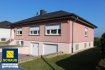 Maison individuelle Vente 4 chambres à Contern - 795 000 € Maison spacieuse située dans une cité très calme aux abords du village de Contern.Au rez-de-chaussée, elle regroupe un grand hall d‘entrée qui donne surla cuisine équipée,le living avec la salle à manger,3 chambres,1 salle de bains1 WC séparé1 débarrasAu sous-sol sont logés entre autres, 1 chambre1 cave, la buanderie, le local technique avec le chauffage au Fuel.2 garagesle petit plus : grenier partiellement aménageable sur dalle en bétonLa maison se trouve à 10 minutes du Zoning de Howald avec ses petits et grands commerces.Ref agence :882074
