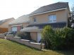 Maison Vente 5 chambres à Pont-à-Mousson - 332 000 € Pavillon de 2006 proche A31. Maison récente avec de beaux volumes idéalement située proche accès A31 comprenant: Hall d‘entrée, cuisine équipée moderne ouverte sur salon/séjour avec un accès direct à la terrasse et jardin, 3 chambres, salle de bains. A l‘étage 2 chambres, un bureau, WC. Au sous sol : garage 2 VL et buanderie. Pas de vis à vis sur le jardin. Maison familliale à venir découvrir!!!