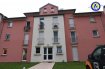 Appartement Vente 1 chambre à Schengen - 365 000 € Spacieux appartement situé au rez-de-chaussée d‘une Résidence bien soignée et offrant une belle vue sur la Moselle.Composition: Hall d‘entrée avec armoire encastrée, spacieux living (30m2) donnant sur la belle terrasse (32m2), cuisine équipée et débarras, agréable chambre à coucher (20m2), salle de douches, WC séparé, buanderie et cave.Disponible de suiteRef agence :975108