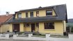 Maison individuelle Vente 4 chambres à Ettelbruck - 670 000 € Belle et grande MAISON individuelle construite en 1979 sur un terrain de 6,90 ares. Rénovée.
La maison se compose comme suit:
Rdch: Hall d'entrée, W.C. séparé, Living avec feu ouvert, Cuisine équipée ouverte donnant sur une terrasse avec vue imprenable.
1er étage: Palier, Salle de Bains, 4 chambres à coucher dont une avec armoire encastrée;
Sous-Sol: petit appartement (Séjour, Chambre à coucher, Salle de douche)avec entrée séparée et terrasse couverte, Buanderie, Chaufferie, Cave, Salle de sport.
Jardin avec superbe vue