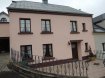 Maison Vente 3 chambres à Harlange - 199 000 € Maison unifamiliale de +-1930
140 m2 surface habitable
Rdch.: hall d‘entrée, cuisine, living - salle à manger (possibilité de mettre un poêle à bois), accès vers le hall d‘entrée et le 1er étage
1er étage: hall de nuit, WC séparé, 1 chambre de +- 12 m2, coin salle de bains (à refaire), 1 chambre à coucher de +- 12 m2 accès vers trappe au grenier, 1 grande chambre de +- 15 m2
2e étage: grenier aménageable
petit jardin
garage de 22 m2 avec coin buanderie, sortie vers le jardin
emplacements extérieurs
terrasse devant la maison
terrain: 1,63 ares
double vitrage façade avant, simple vitrage à l‘arrière
chaufferie gaz 2009 avec réservoir externe
boiler électrique pour eau chaude
façade mise en peinture 2009
toiture en tôle
passe énergétique: H-I
prix fixe: 199.000 €