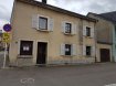 Maison Vente 3 chambres à Schieren - 450 000 € Grande MAISON accolée d'un côté.
La maison se compose comme suit:
Rdch: Living avec feu ouvert, Cuisine équipée, Rangement, W.C. séparé, Douche, Garage pour 1 voiture, Terrasse;
1er étage: grand Palier (pouvant être aménagé comme chambre), Salle de Bains, 3 chambres à coucher, sortie vers le toit au dessus du garage (possibilité de faire une terrasse);
Rdch arrière: Garage pour 1 voiture avec fosse, Rangement, pièce pouvant être aménagée pour garage, Chaufferie avec Buanderie.
Double vitrage, Dalles en Béton, Toit en bon état (doit seulement être nettoyé), arrêt de bus en face, Gare à quelques minutes, à quelques mêtres d'Ettelbruck.