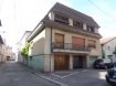 Maison Vente à Pont-à-Mousson - 199 500 € Maison de caractère proche de la place Duroc offrant un magnifique hall d‘entrée, cuisine, séjour double avec cheminée, 1 chambre, salle de bains; Au-dessus : 3 chambres, salle d‘eau. Garage et jardinet. Prévoir travaux.