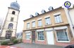 Bureau Location à Mersch - 1 100 € Local de commerce composé de 3 pièces dont une avec accès séparé.Parking public à proximité et emplacements gratuits devant l‘immeuble.Ref agence :975127