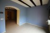 Maison Vente 2 chambres à Wiltz - 239 000 € Petite maison mitoyenne unifamiliale à rénover avec une surface de +/- 100 m2
construction d‘avant-guerre
rez-de-chaussée:
hall d‘entrée
cuisine équipée
grand living - salle à manger, sortie vers la terrasse et le jardin
1er étage:
hall de nuit
2 chambres à coucher (+- 12 m2 / +- 24 m2) dont une avec accès vers le grenier
salle de douche (douche, WC, lavabo)
2e étage:
grenier aménageable
sous-sol:
caves
chaufferie/ buanderie
réservoir mazout
sortie vers le jardin
2 emplacements pour voiture devant la maison
terrain: 1 are
travaux de rénovation à prévoir;