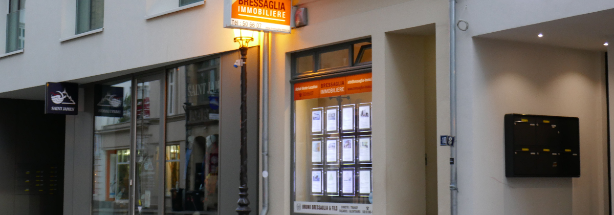 Modernes Interieur präsentiert von BRESSAGLIA IMMOBILIERE