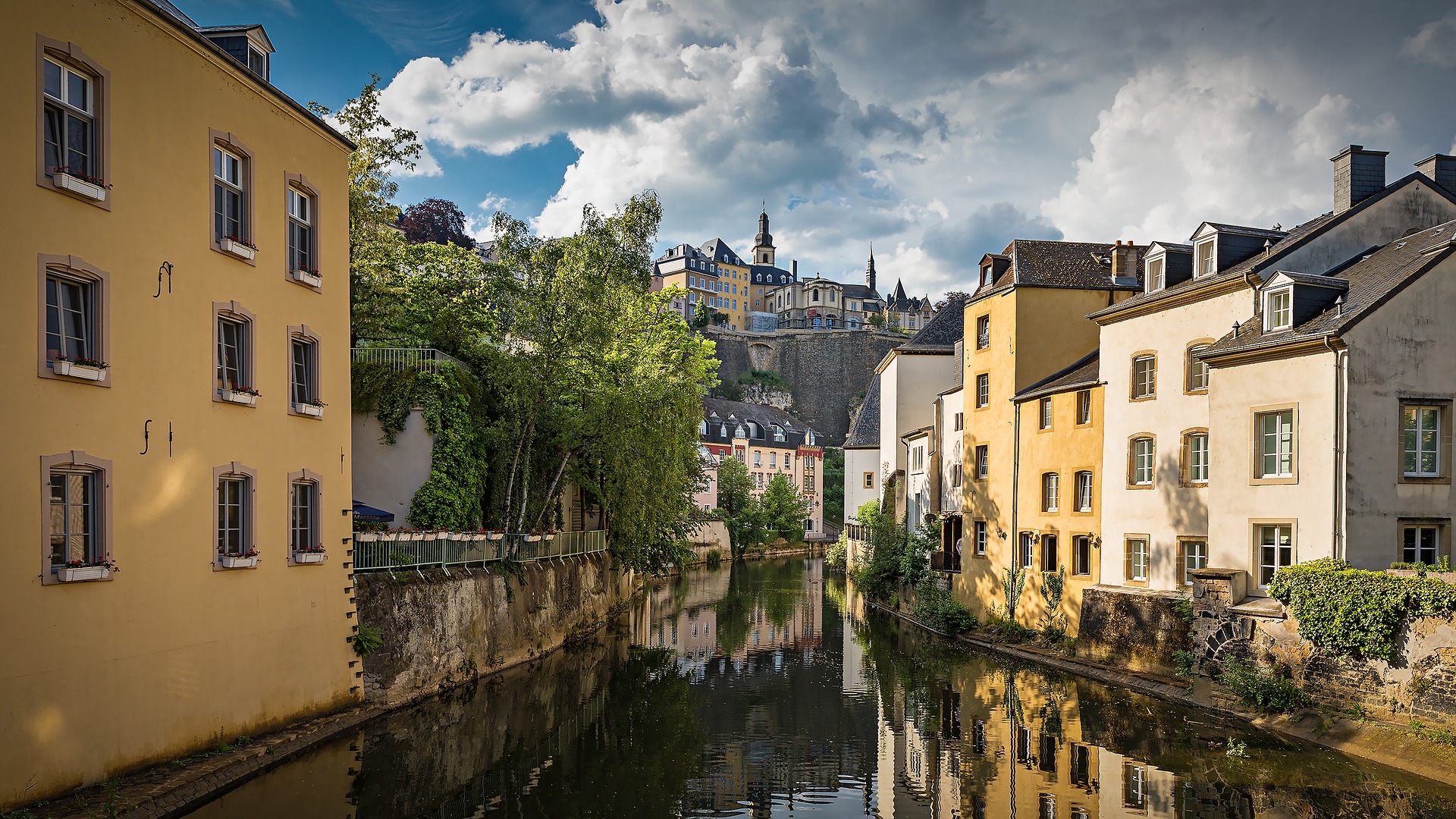 Modernes Interieur präsentiert von D'Immobilière