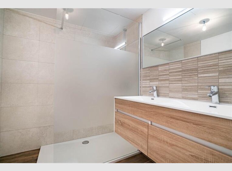 Apartment block for sale in Namur (BE) - Ref. 6705441