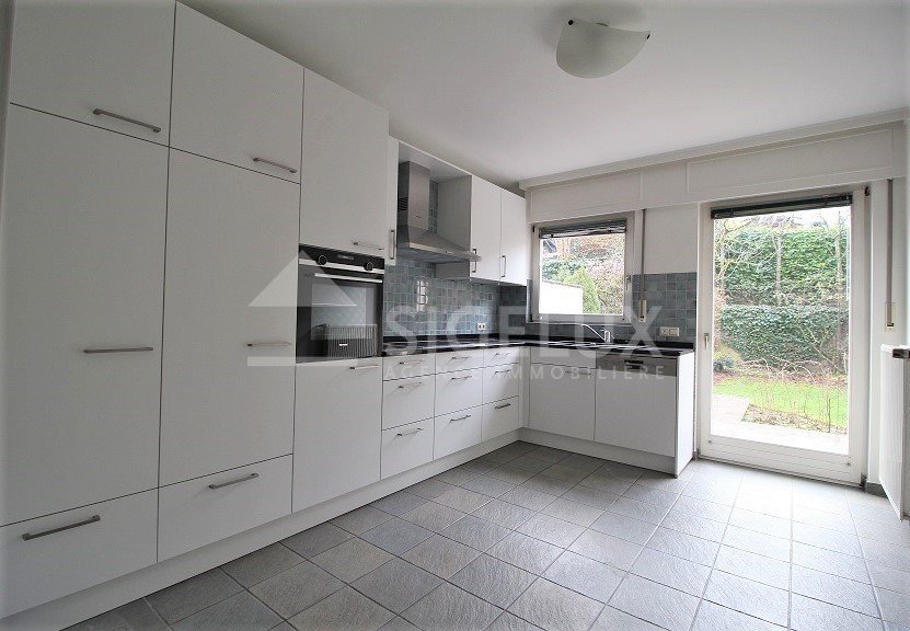 Maison mitoyenne à louer 6 chambres à Luxembourg-Belair