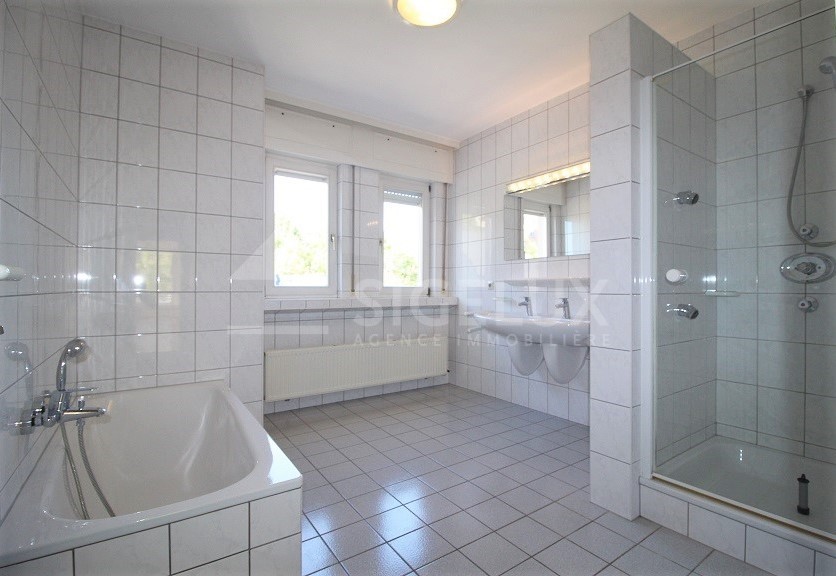 Maison mitoyenne à louer 6 chambres à Luxembourg-Belair