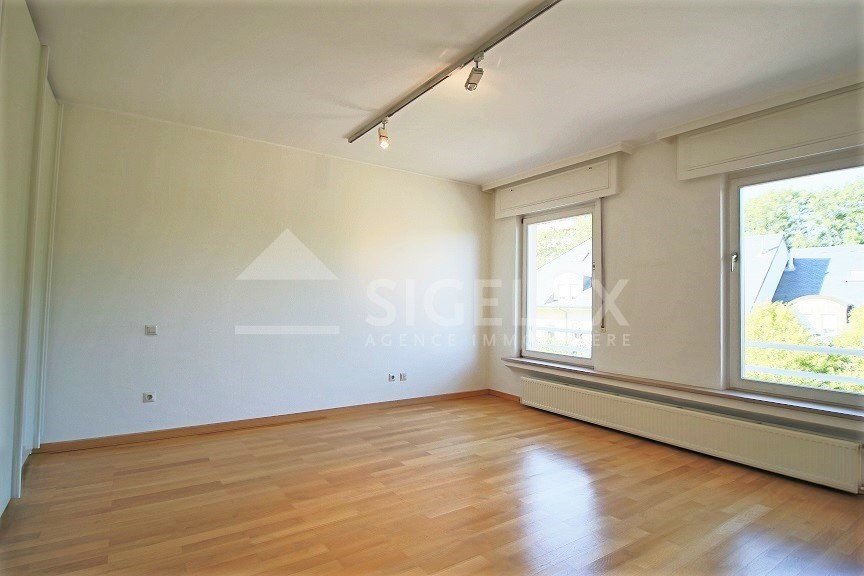 Maison mitoyenne à louer 6 chambres à Luxembourg-Belair