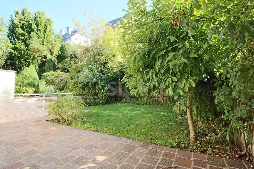 Maison mitoyenne à louer 6 chambres à Luxembourg-Belair