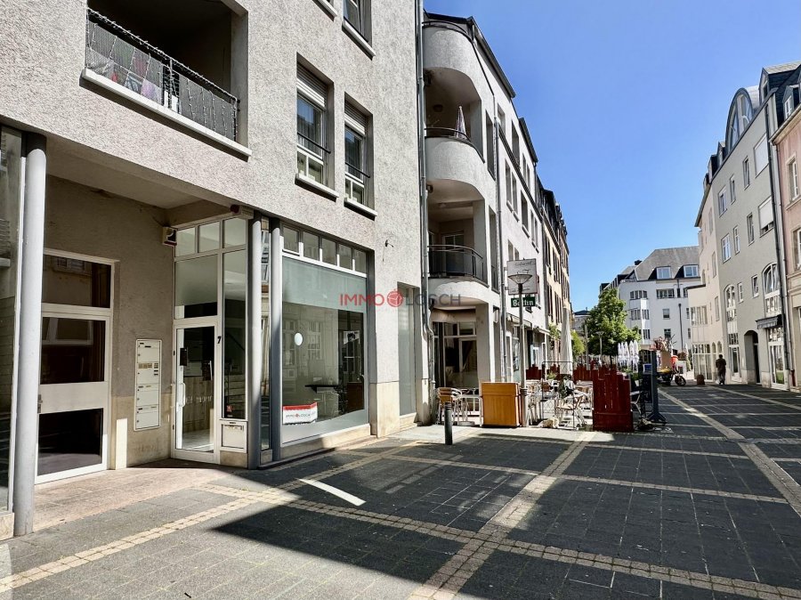 Local commercial à louer 3 chambres à Esch-sur-alzette
