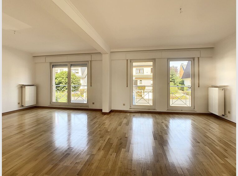 Semi-detached house for rent 5 bedrooms in Strassen - Ref. 6952452