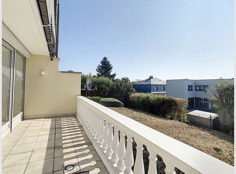 Semi-detached house for rent 5 bedrooms in Strassen - Ref. 6952452