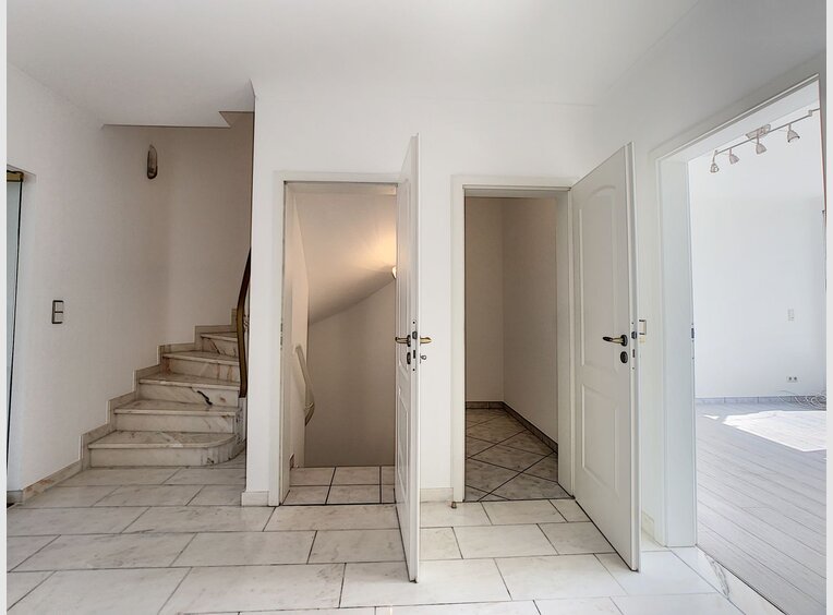Semi-detached house for rent 5 bedrooms in Strassen - Ref. 6952452