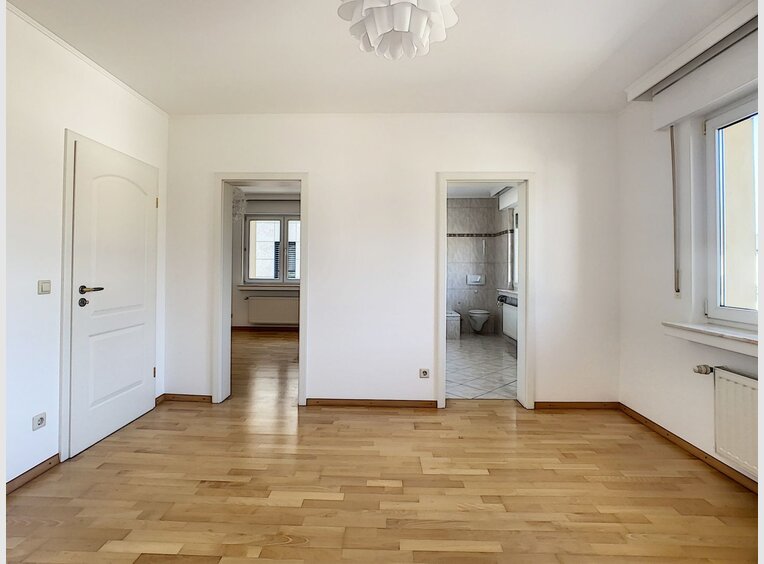 Semi-detached house for rent 5 bedrooms in Strassen - Ref. 6952452