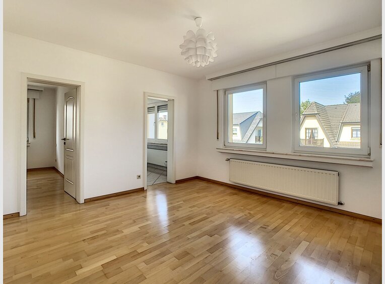 Semi-detached house for rent 5 bedrooms in Strassen - Ref. 6952452