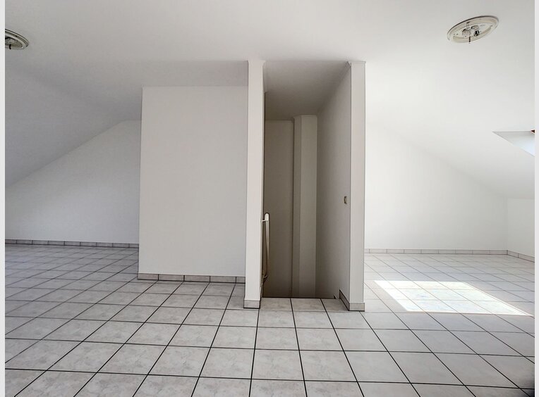 Semi-detached house for rent 5 bedrooms in Strassen - Ref. 6952452