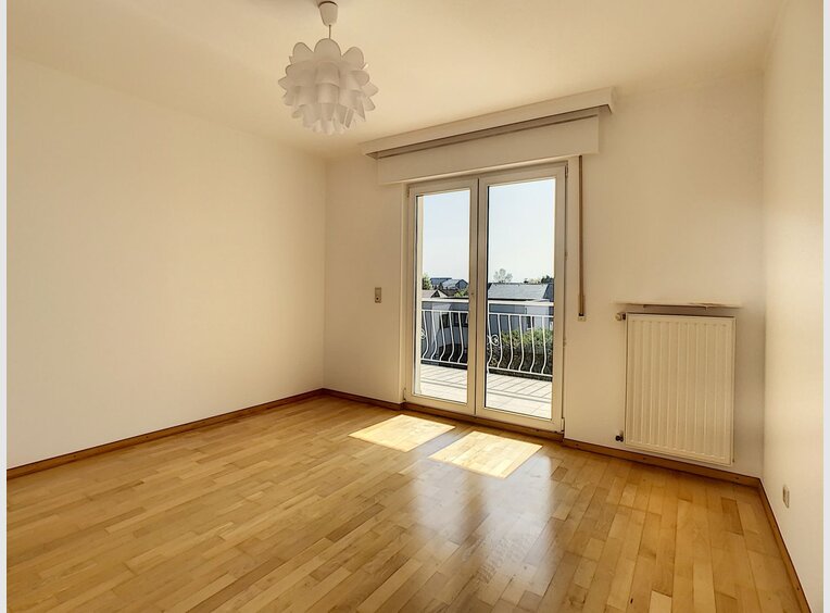 Semi-detached house for rent 5 bedrooms in Strassen - Ref. 6952452