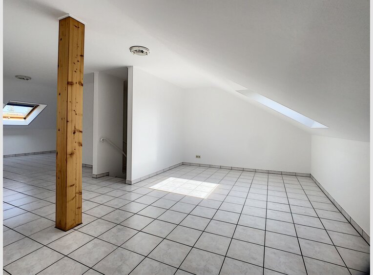 Semi-detached house for rent 5 bedrooms in Strassen - Ref. 6952452