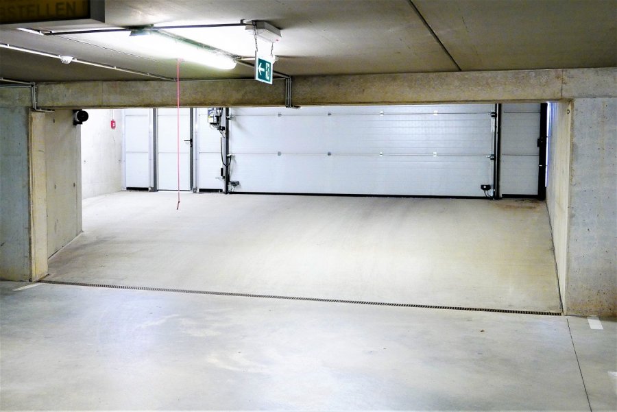 Garage - Parking à louer à Luxembourg-Kirchberg