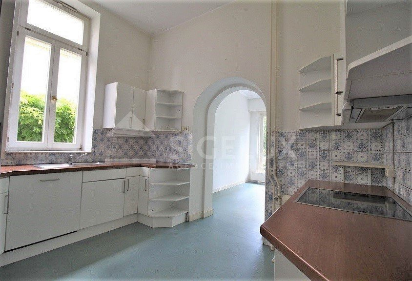 Maison de maître à louer 5 chambres à Luxembourg-Limpertsberg