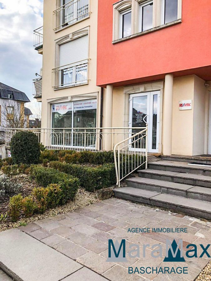 Local commercial à louer à Howald