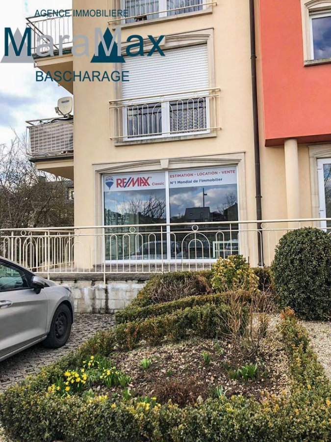 Local commercial à louer à Howald