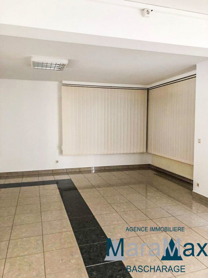 Local commercial à louer à Howald