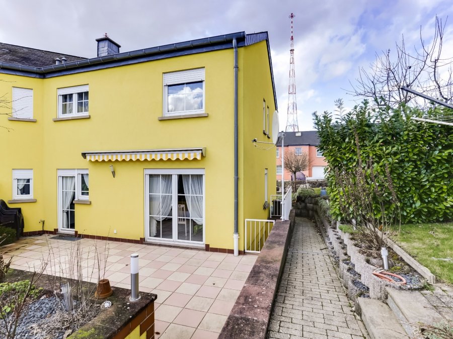 Maison jumelée à vendre 5 chambres à Junglinster