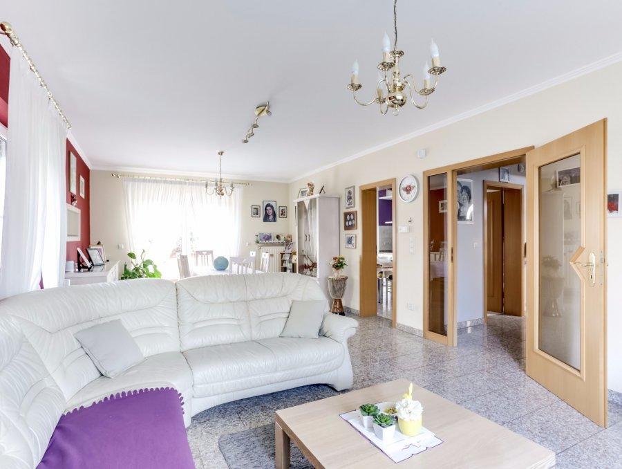 Maison jumelée à vendre 5 chambres à Junglinster