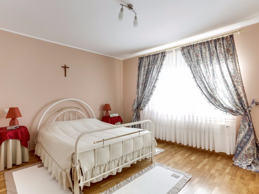 Maison jumelée à vendre 5 chambres à Junglinster