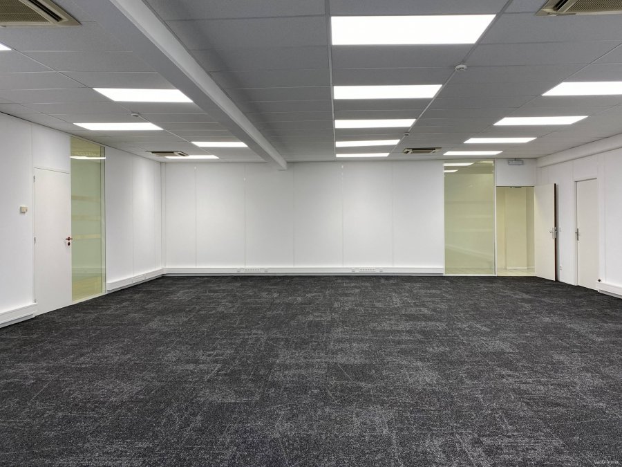 louer bureau 0 chambre 112 m² contern photo 3