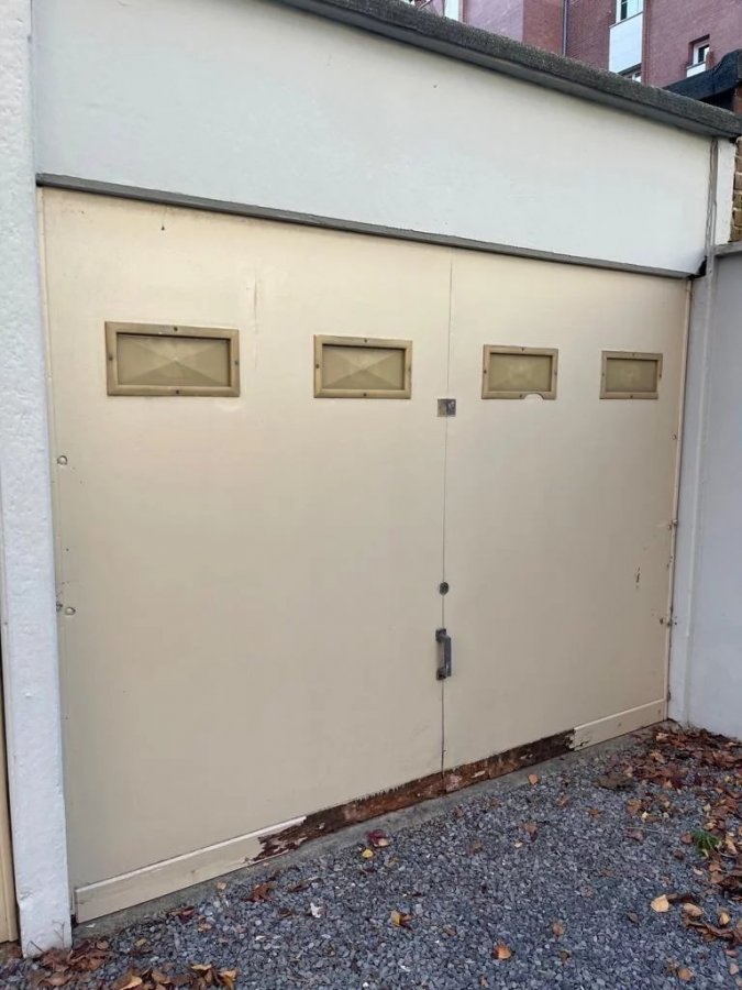 Garage fermé à vendre F1 à La madeleine