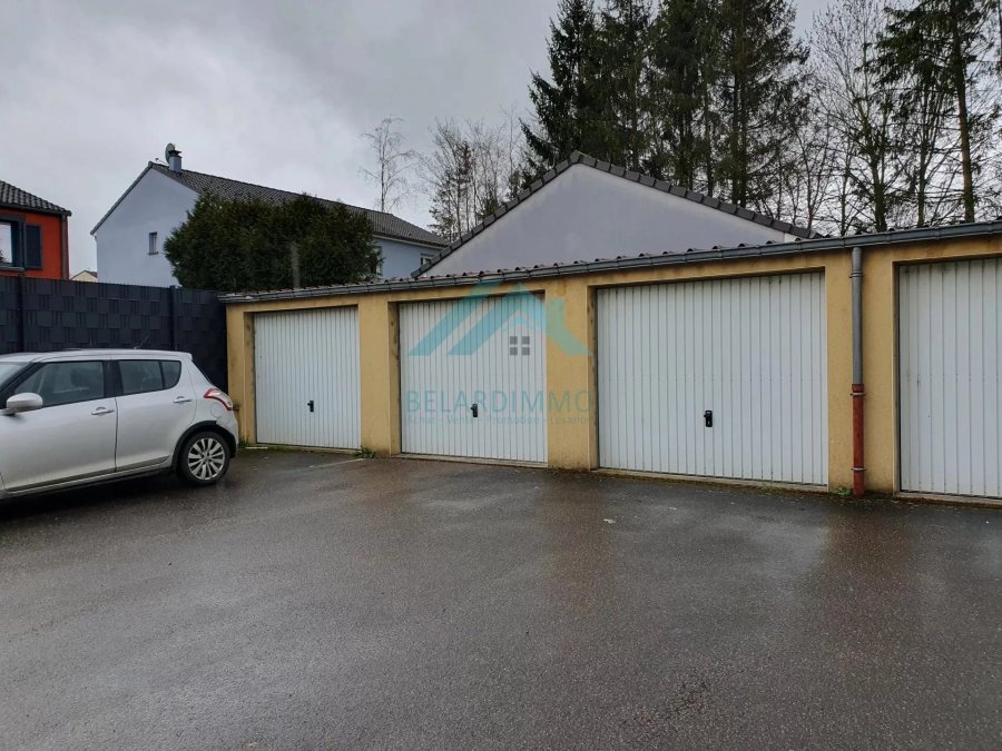 Garage fermé à louer F1 à Mondorff