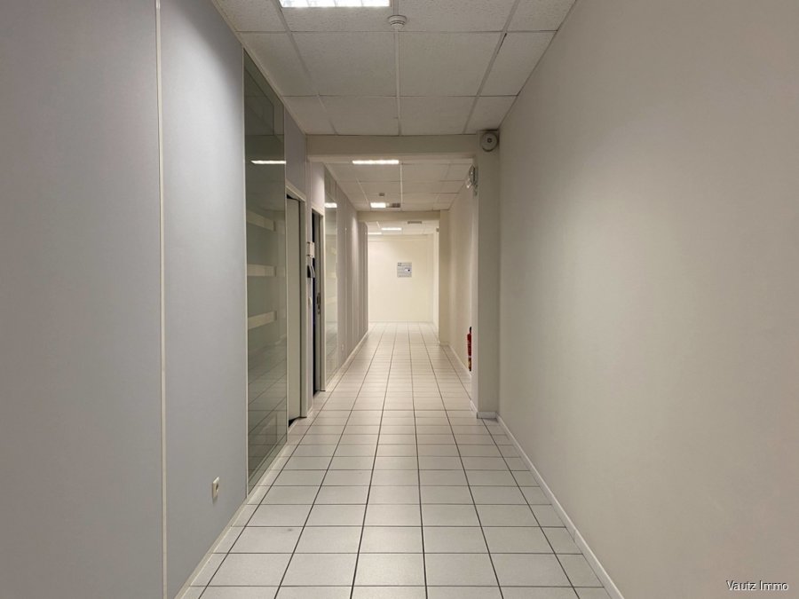 louer bureau 0 chambre 162 m² contern photo 4