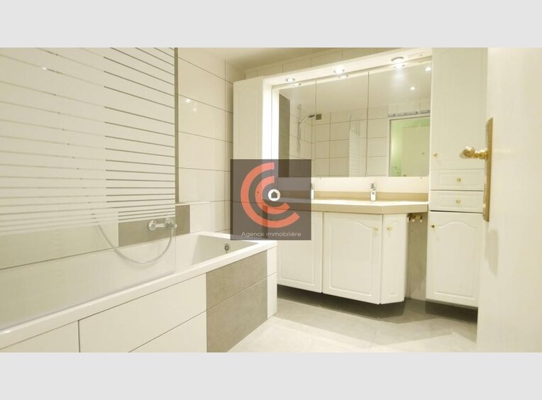Terraced for rent 5 bedrooms in Luxembourg (LU) - Ref. 6717208