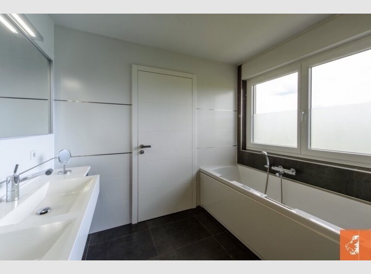 Maison jumelée à vendre 6 Chambres à Contern (LU) - Réf. 6375864
