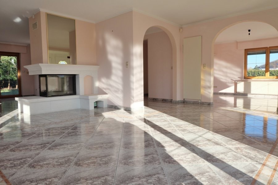 Maison individuelle à vendre 6 chambres à Niederanven